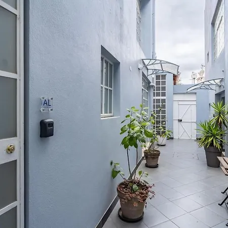 Breezy Sunlit Loft In Porto Brandao Caparica