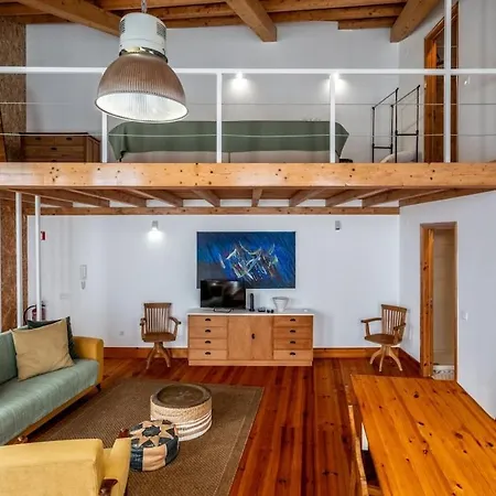 Breezy Sunlit Loft In Porto Brandao Daire
