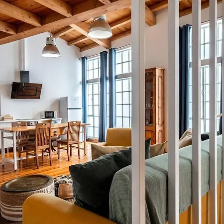Breezy Sunlit Loft In Porto Brandao *