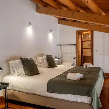 Breezy Sunlit Loft In Porto Brandao Daire