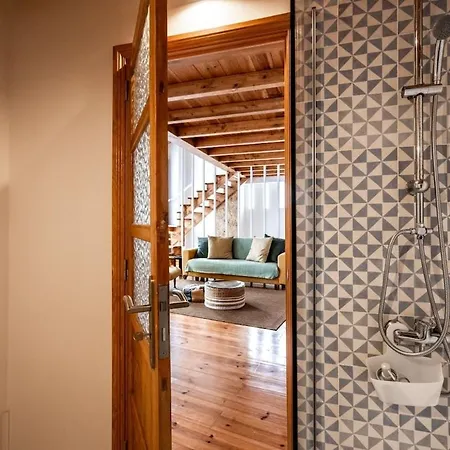 Breezy Sunlit Loft In Porto Brandao Caparica